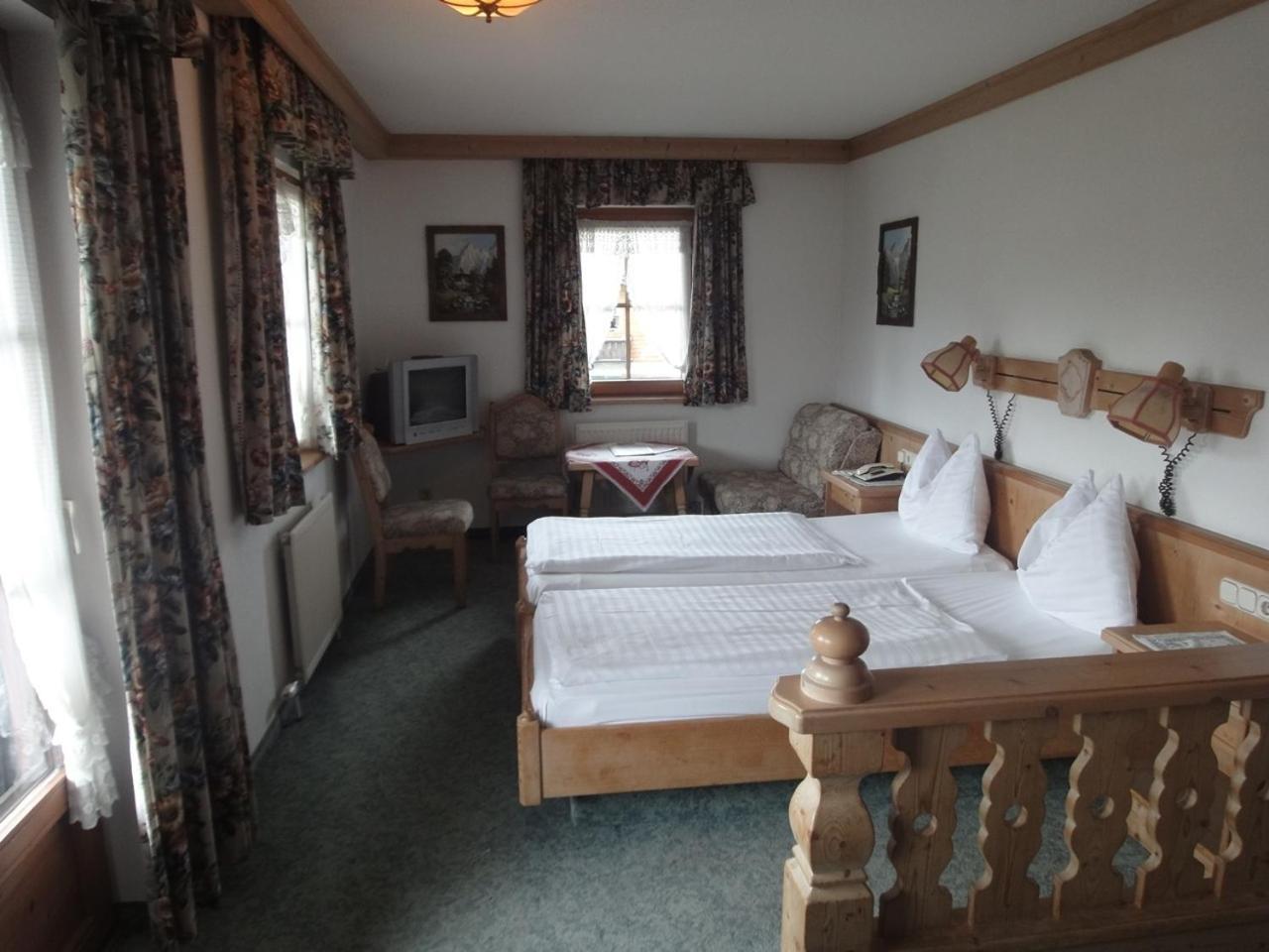 Kaiserhotel Neuwirt โอแบร์นดอร์ฟ อิน ทิโรล ภายนอก รูปภาพ