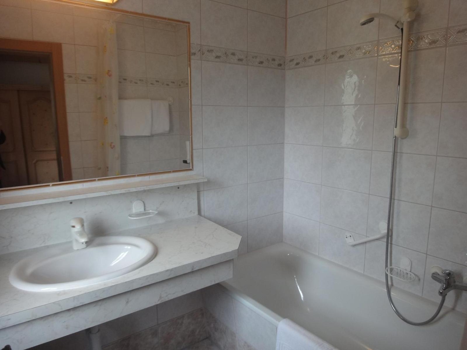 Kaiserhotel Neuwirt โอแบร์นดอร์ฟ อิน ทิโรล ภายนอก รูปภาพ