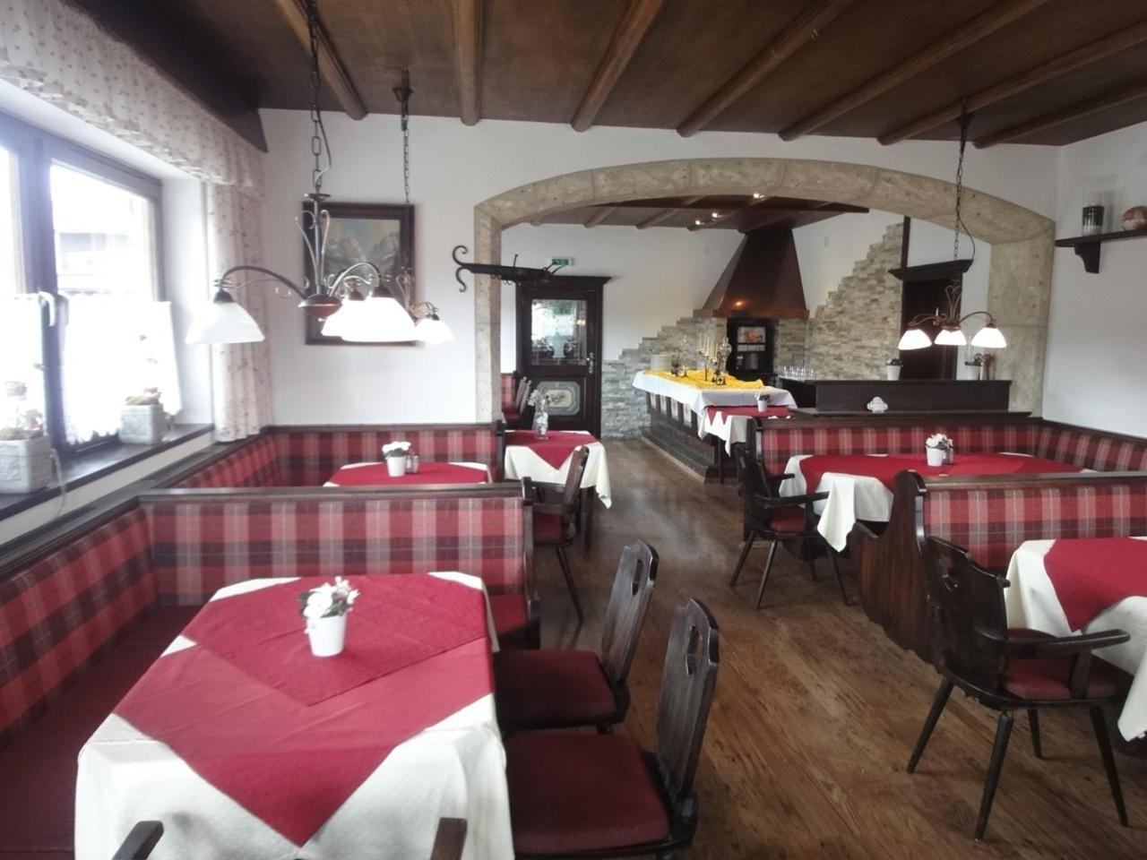Kaiserhotel Neuwirt โอแบร์นดอร์ฟ อิน ทิโรล ภายนอก รูปภาพ
