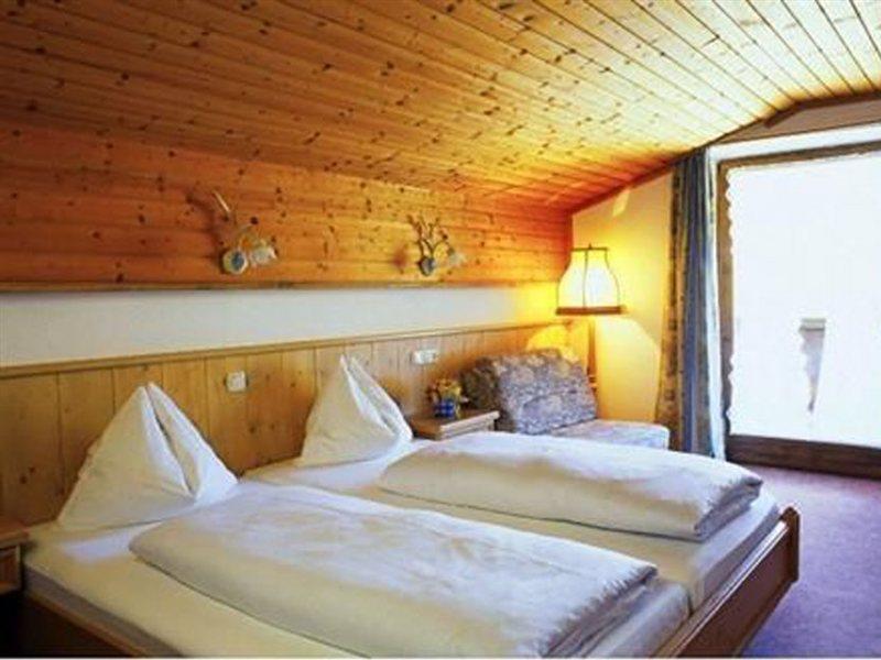 Kaiserhotel Neuwirt โอแบร์นดอร์ฟ อิน ทิโรล ภายนอก รูปภาพ