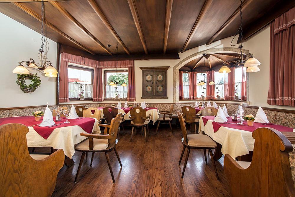 Kaiserhotel Neuwirt โอแบร์นดอร์ฟ อิน ทิโรล ภายนอก รูปภาพ